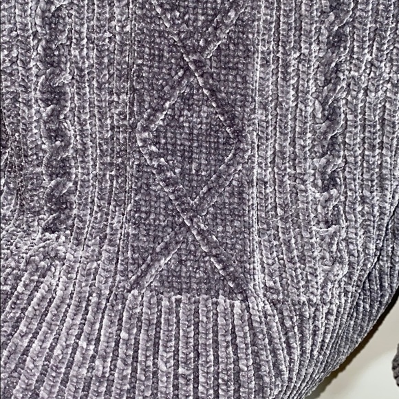 Grey velvet knit sweater 🤍 - Picture 5 of 5